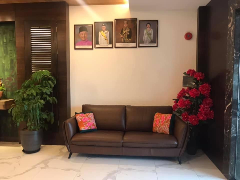 Serapi Hotel Kuching Exteriér fotografie